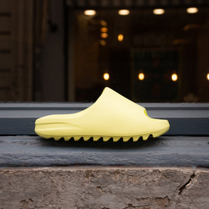 Yeezy Slide "Glow Green"