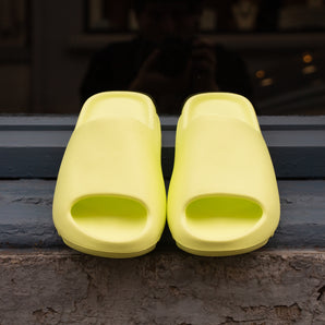Yeezy Slide "Glow Green"