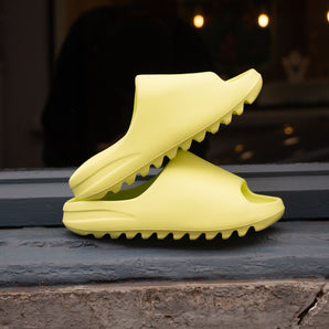 Yeezy Slide "Glow Green"