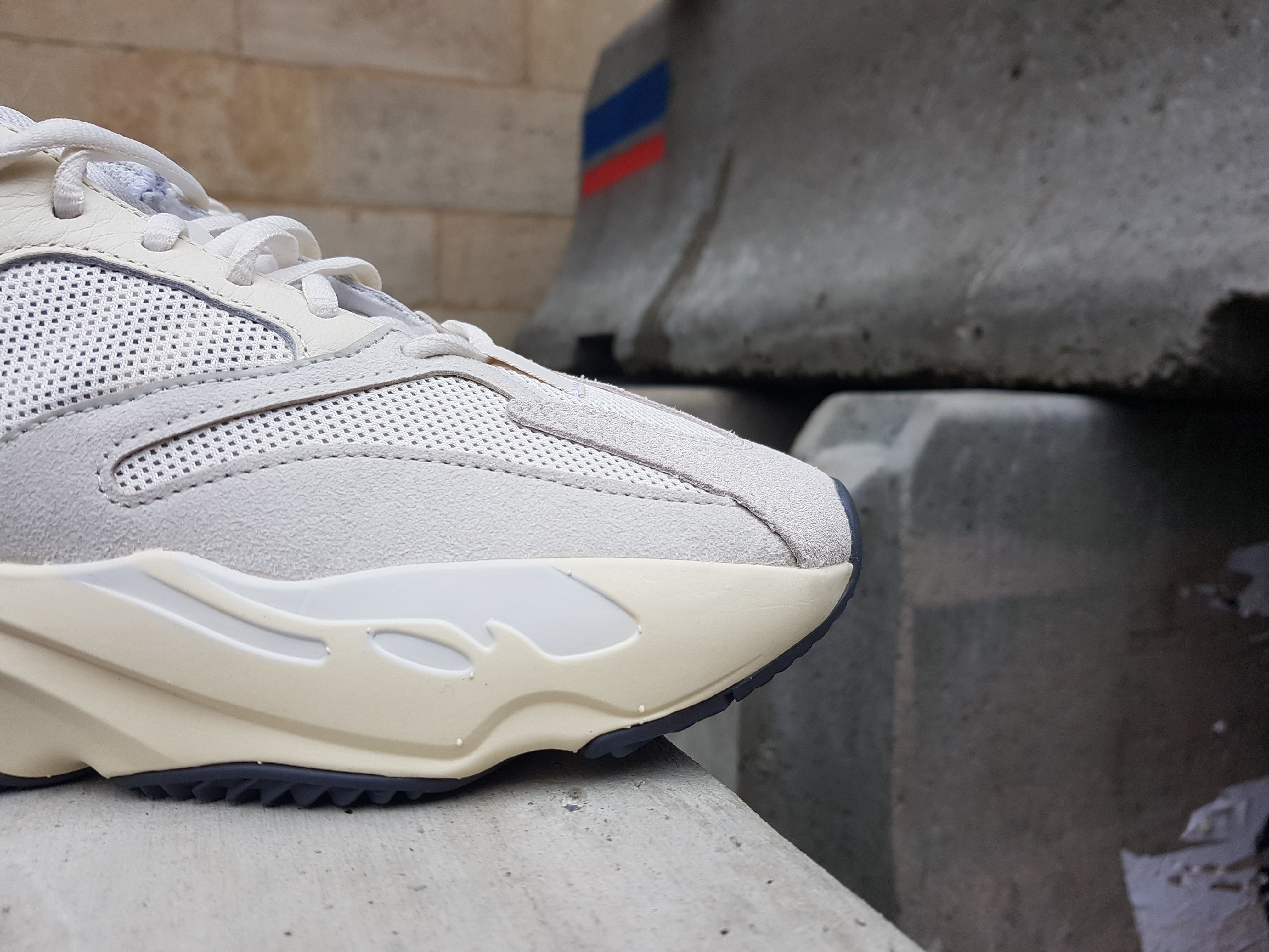 Adidas Yeezy Boost 700 V2