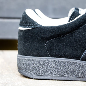 Karhu Trampas "Black / Black"