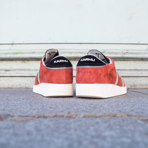 Karhu Trampas "Hot Sauce"