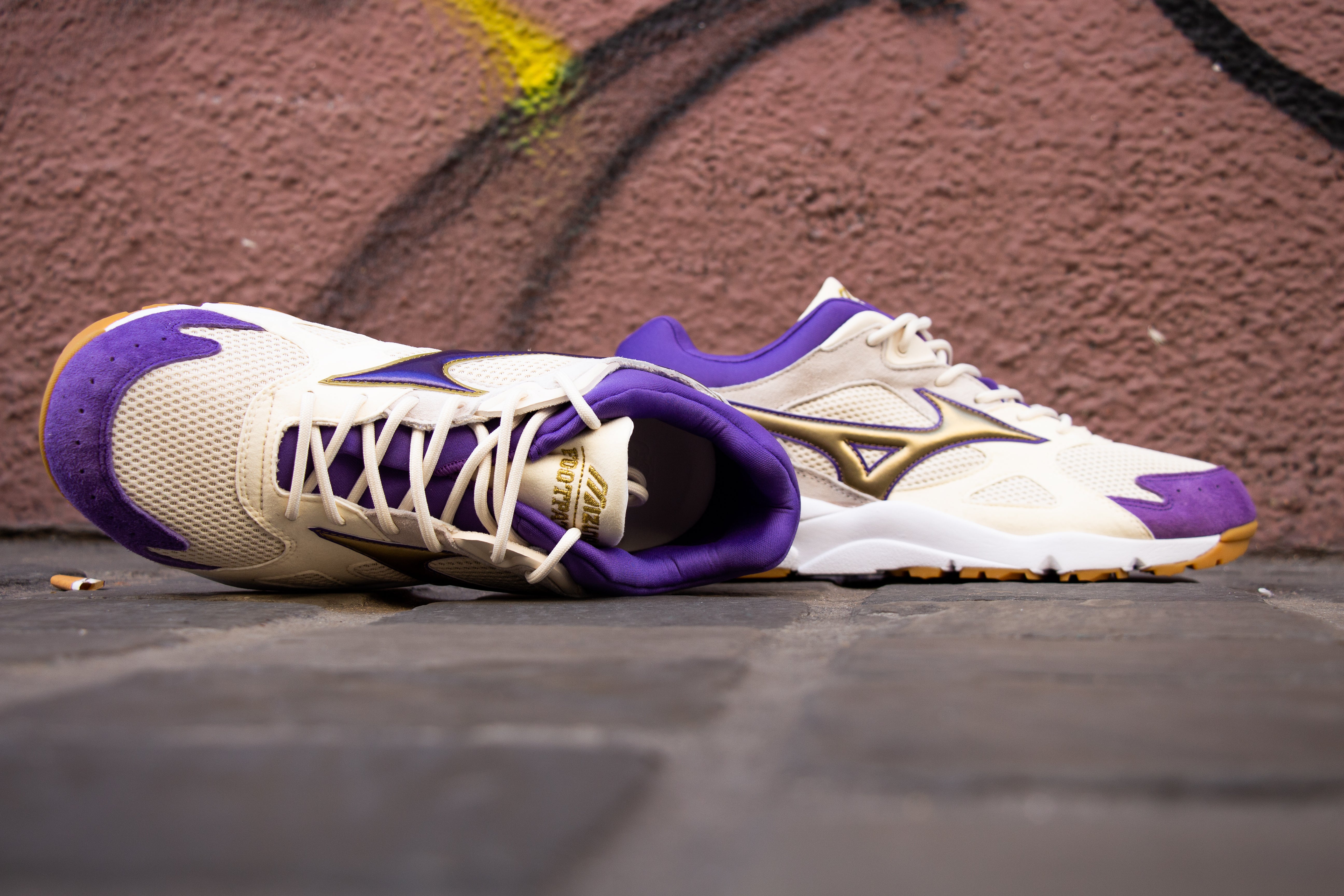 Mizuno x footpatrol sky medal og top