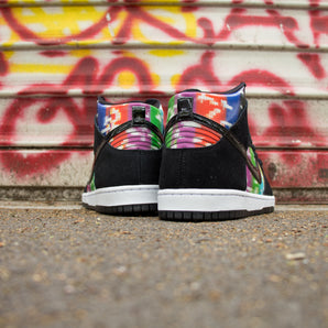 Nike SB Dunk High "TV Signal"