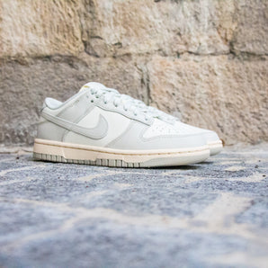 Nike Dunk Low "Light Bone"
