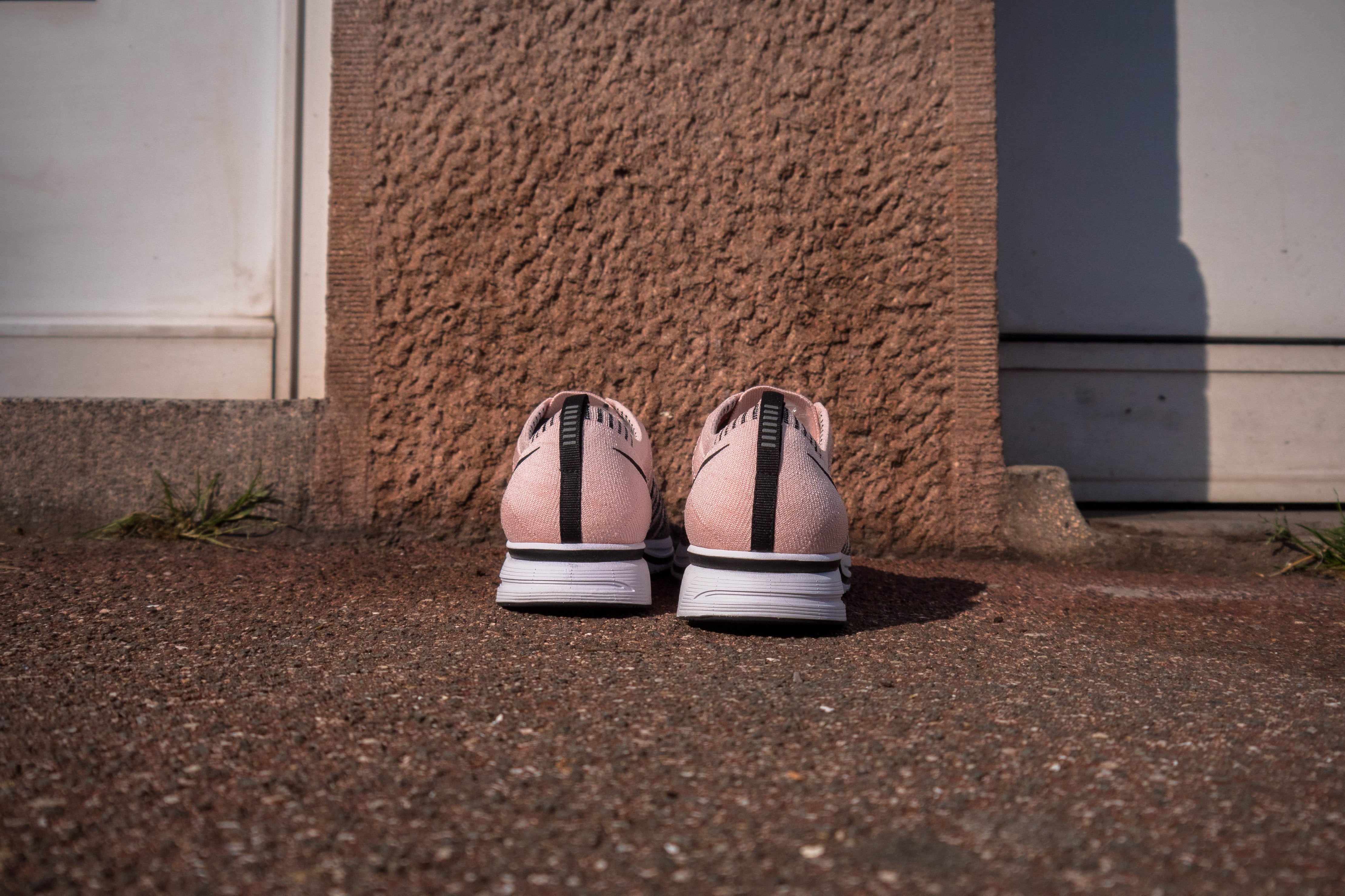 Flyknit trainer sunset clearance tint on feet