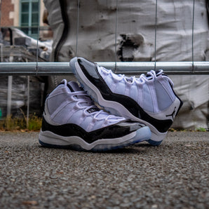 Jordan 11 blanche et noir top
